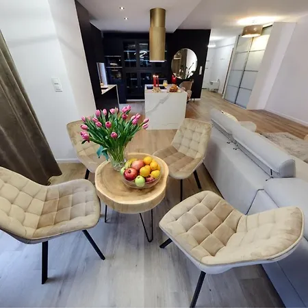 Ceglana Park Premium -2 Luksusowe Sypialnie, Parking , 80m2 Apartment