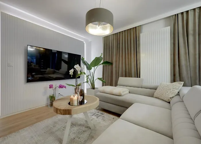 Ceglana Park Premium -2 Luksusowe Sypialnie, Parking , 80m2 Apartment